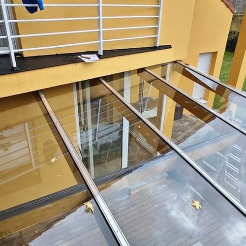Cerramientos de vidrio para comercios y viviendas en A Coruña